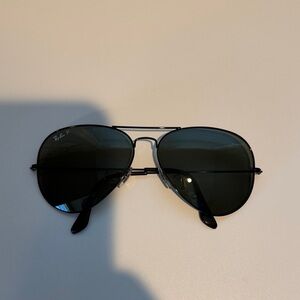 Ray-Ban Aviator Sunglasses in Black
